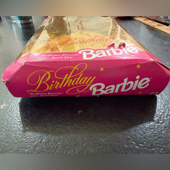 Birthday Barbie 1996 Doll &‎ Accessories Blonde New in Box - Picture 9 of 9